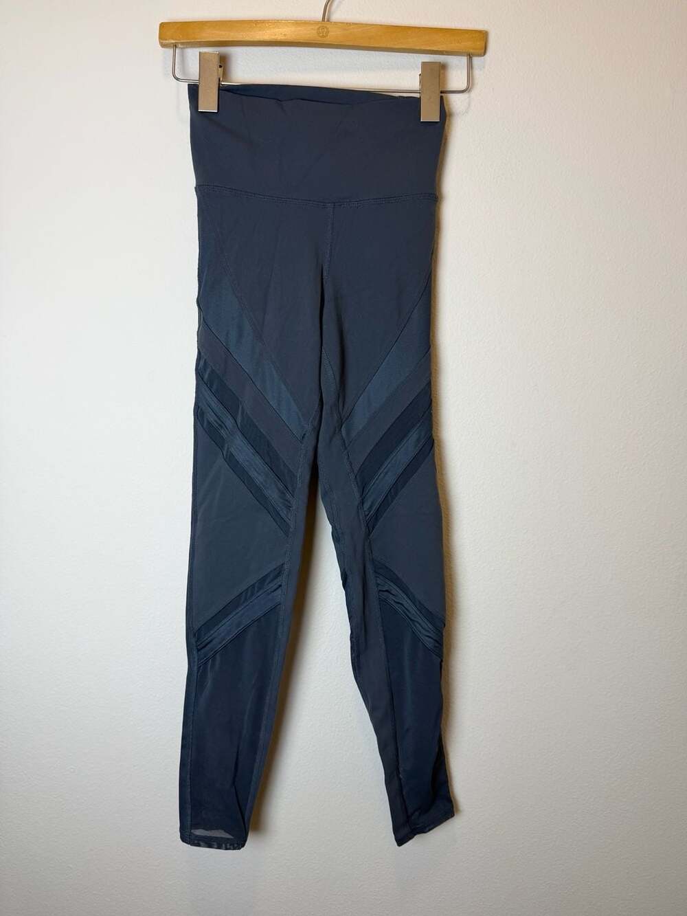 Alo Yoga Epic Legging Size XS Navy Blue Mesh